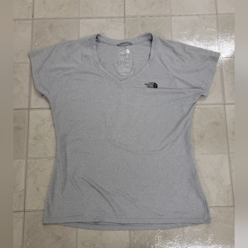 The North Face Women's Light Gray V-Neck Tee Size Medium